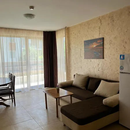 Robinson Elenite First Line Apartment *