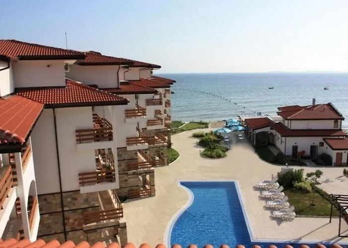 Robinson Elenite First Line Apartment *