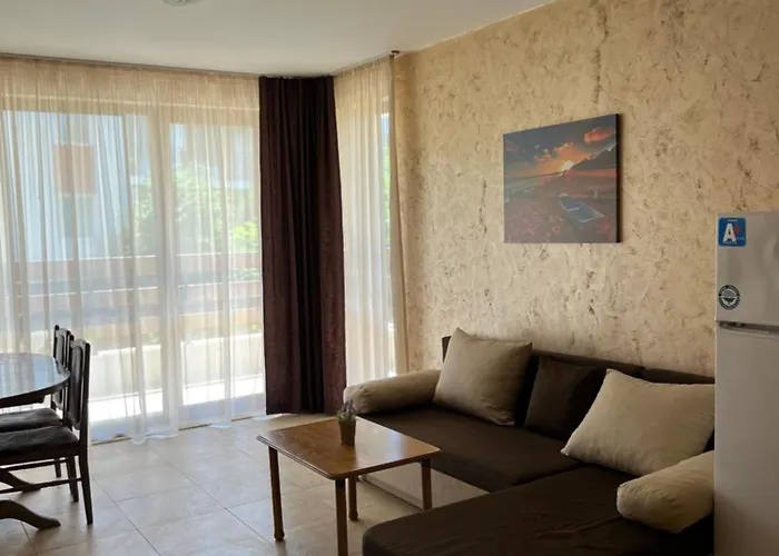 Robinson Elenite First Line Apartment *